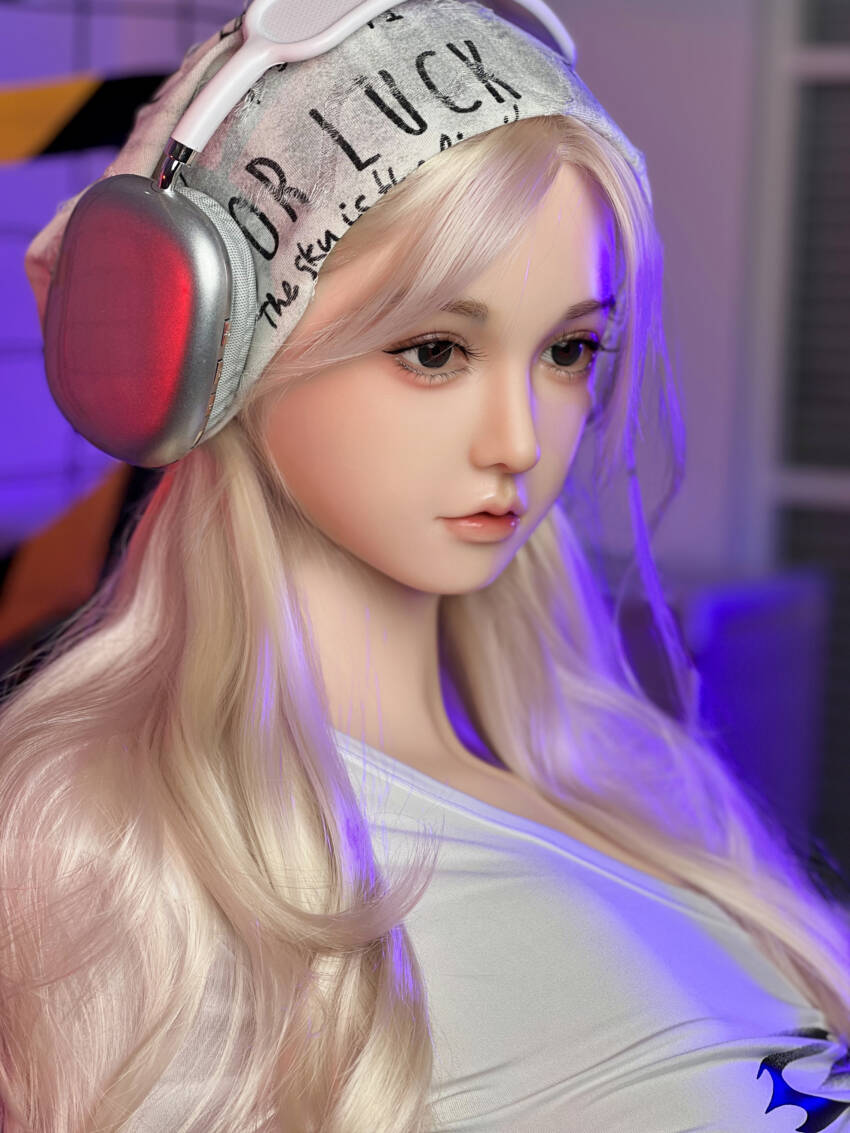 AI intelligent robot emotional doll companion factory customization, supporting global delivery. - Image 2